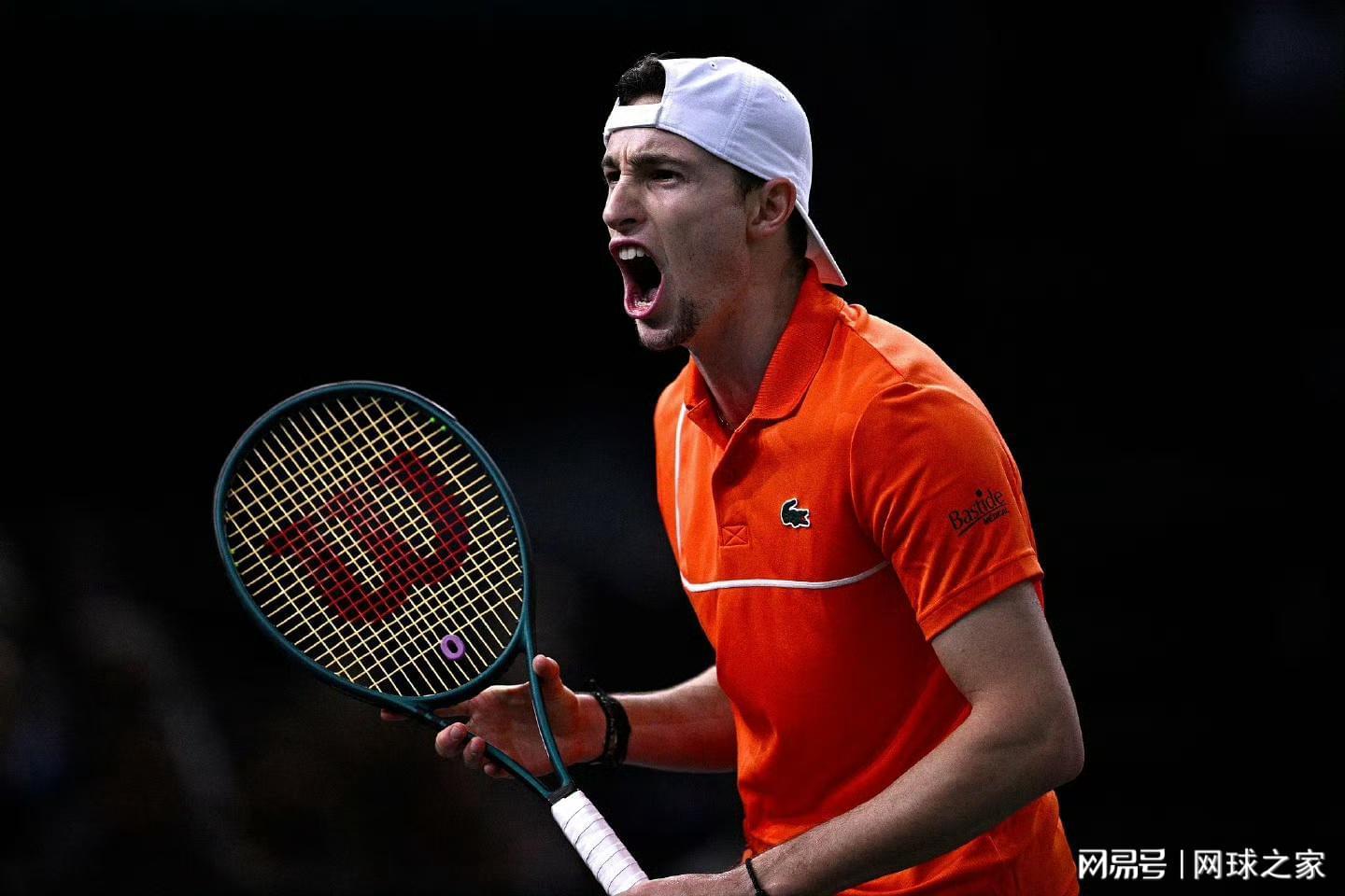 在线棋牌-澳网男单首轮焦点对话:贝雷帽大战小野兔!
