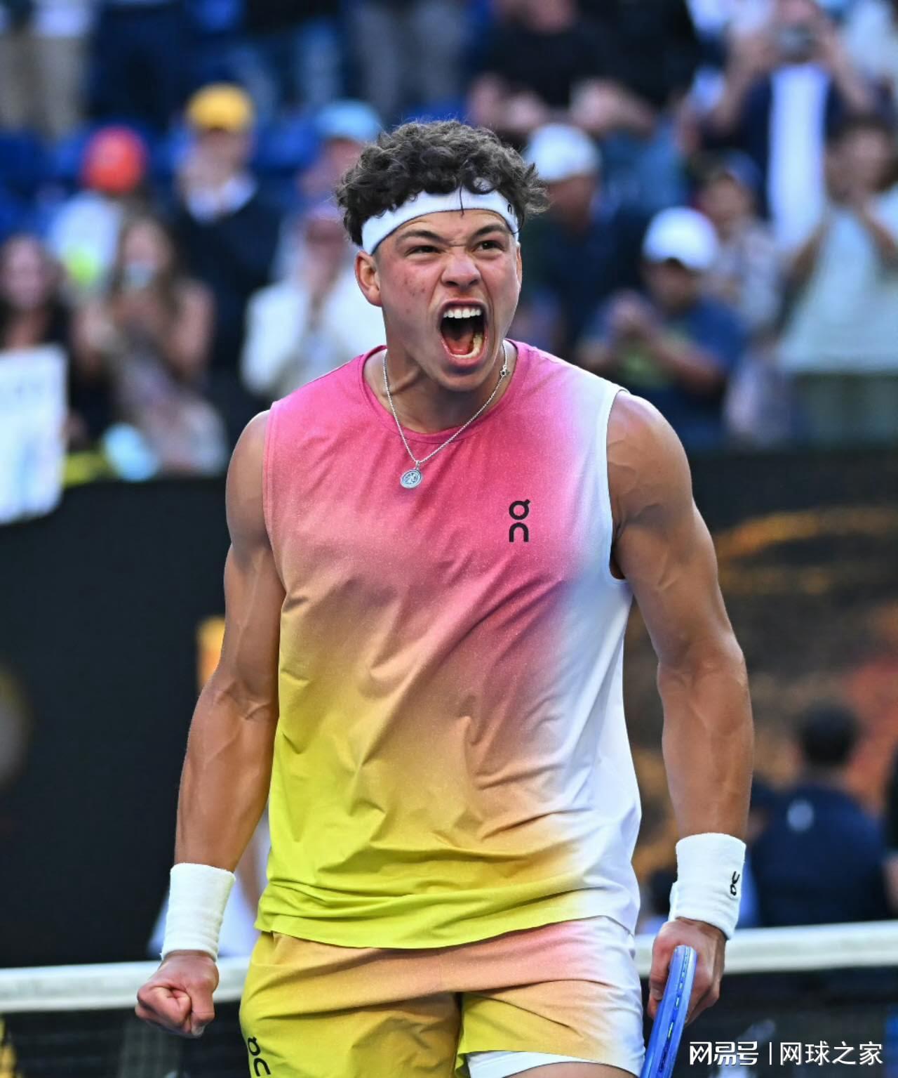 在线棋牌-澳网男单首轮焦点对话:贝雷帽大战小野兔!